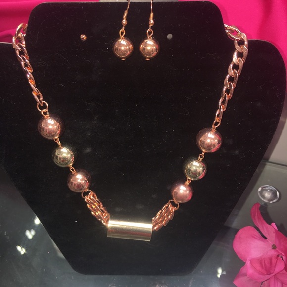 Paparazzi Accessories - Picture 1 of 4